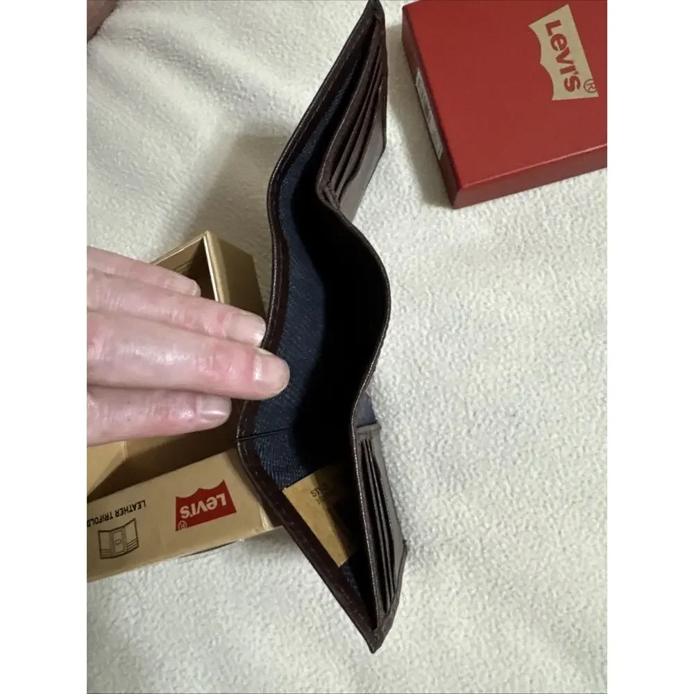 Levi's Mens Brown leather RFID Protection trifold wallet New With Tags